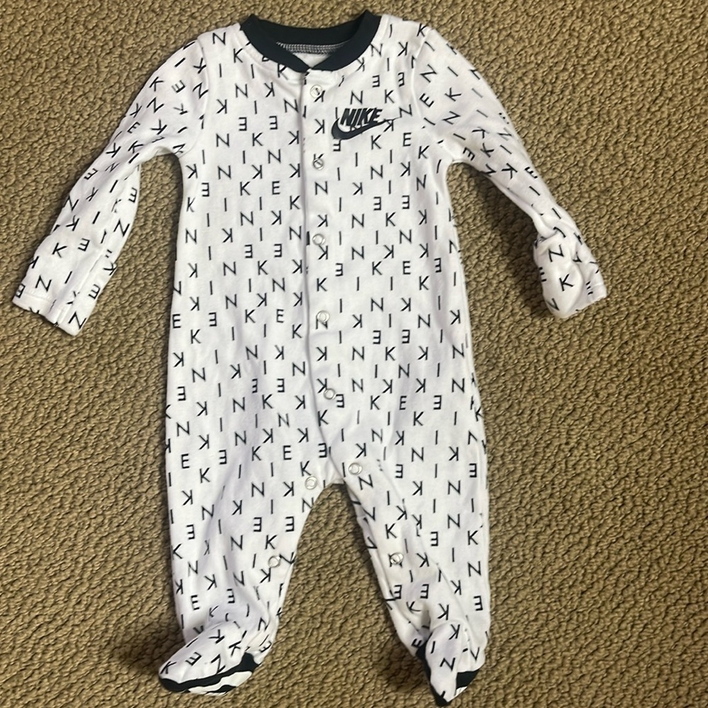 Nike black and white 3 month sleeper. Used but really good condition